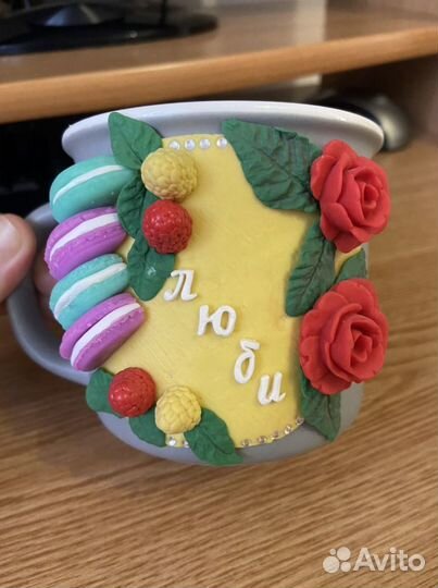 Кружка с декором из полимерной глины