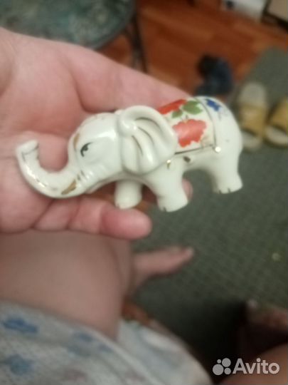 Статуэтка фарфоровая китайская слоник