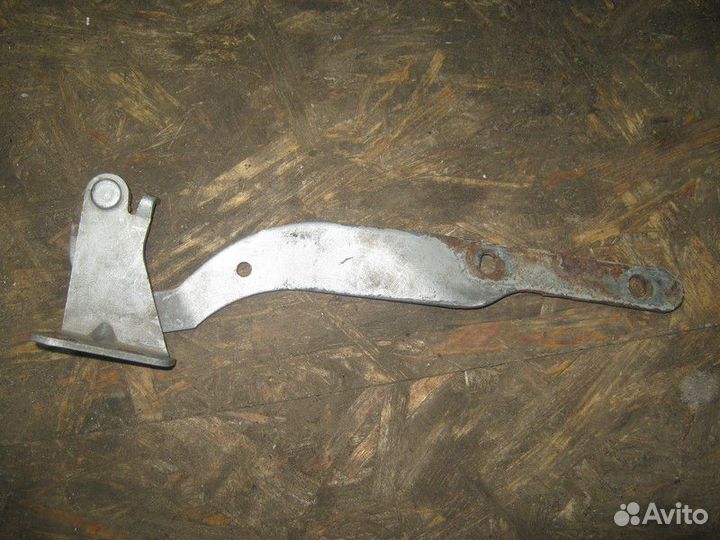 Петля капота левая Ford Mondeo 2