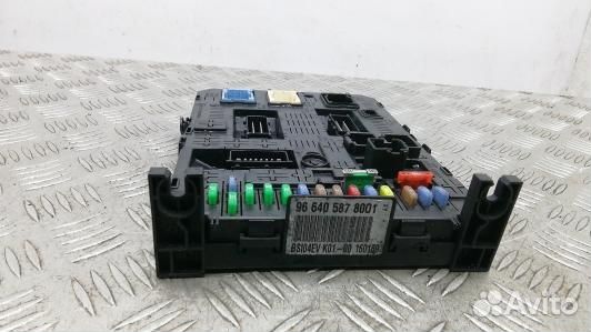 Блок предохранителей peugeot 308 1 (6BN05M101)