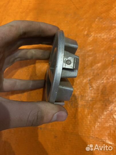 Эмблема решетки радиатора golf 3 венто