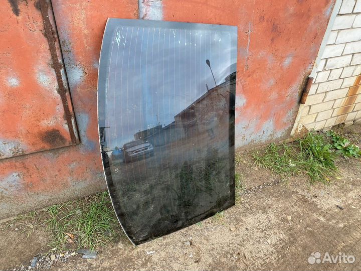 Стекло заднее ветровое Пассат Б5