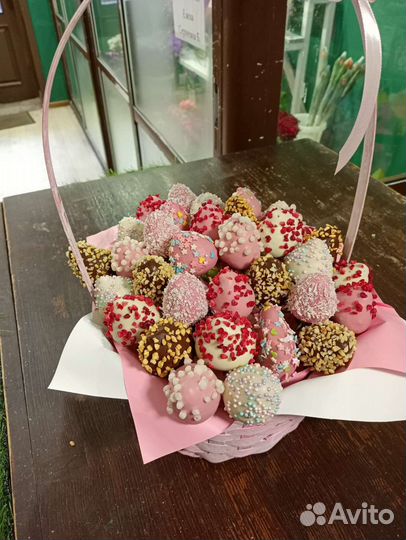 Клубника в шоколаде букеты