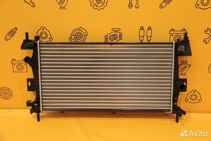Радиатор охлаждения двс Ford Focus 3 2011 - 2015