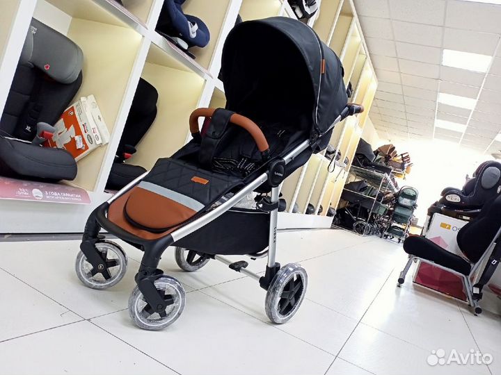 Коляска прогулочная Luxmom Libra Black