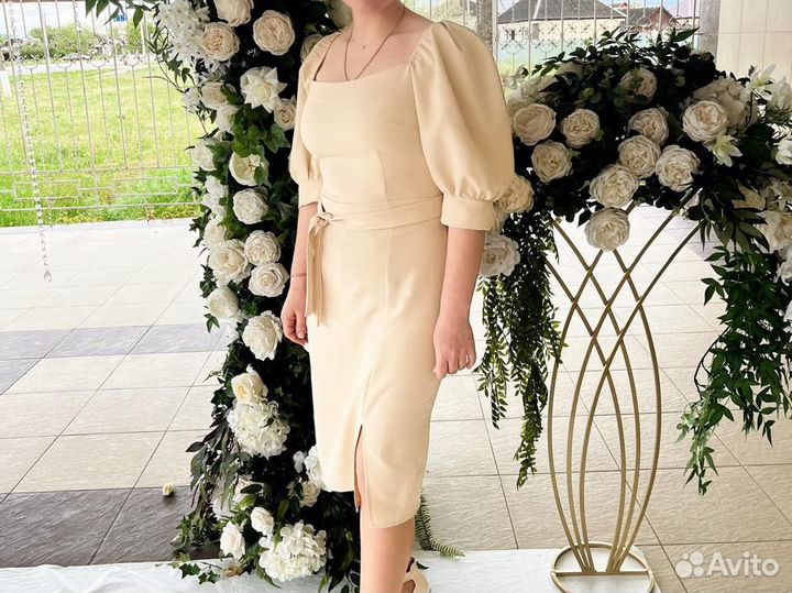 Нарядное женское платье