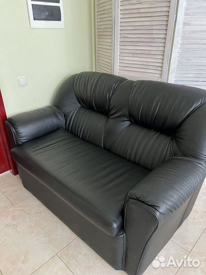 Диван кожаный офисный