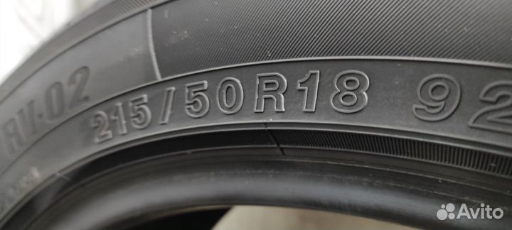 Yokohama BluEarth RV-02 215/50 R18