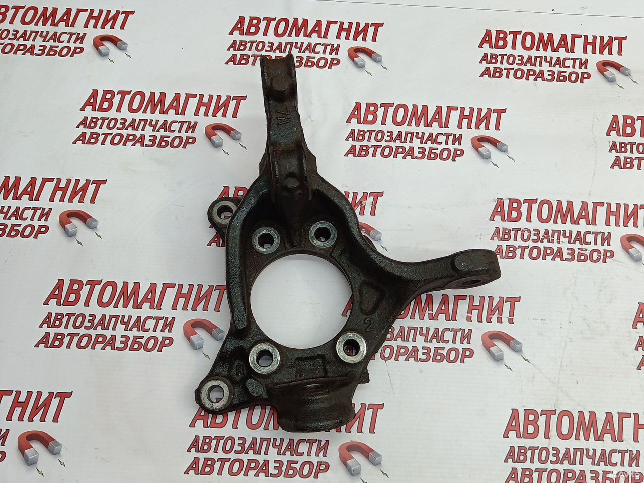 Кулак поворотный правый Toyota Camry 70 3.5