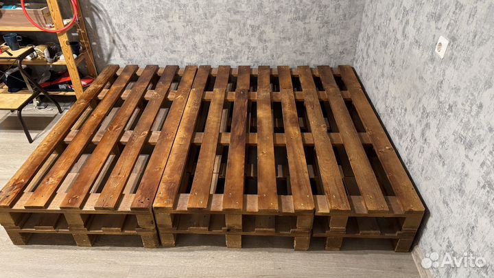 Кровать из поддонов