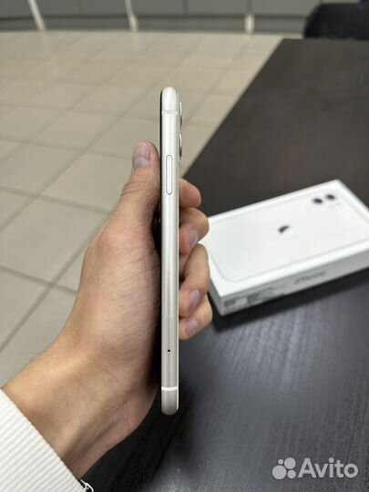 iPhone 11, 64 ГБ