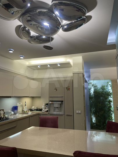 4-к. квартира, 154 м², 3/6 эт.