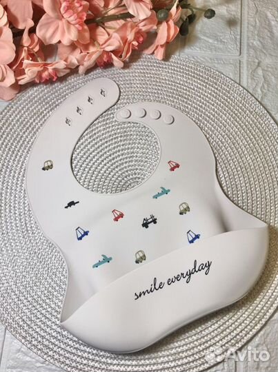 Нагрудник силиконовый с кармашком