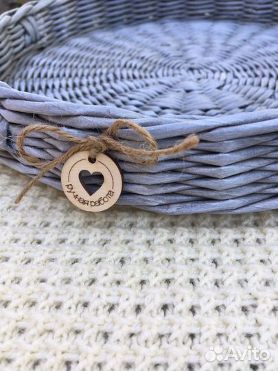 Плетеный поднос из бумажной лозы