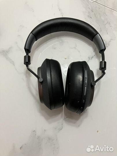 Беспроводные наушники Bowers Wilkins