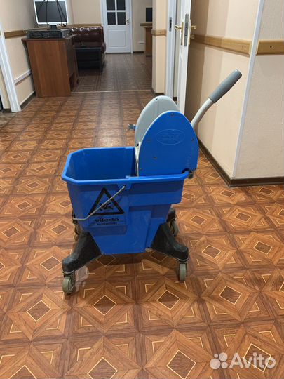 Ведро для отжима швабры на колесиках