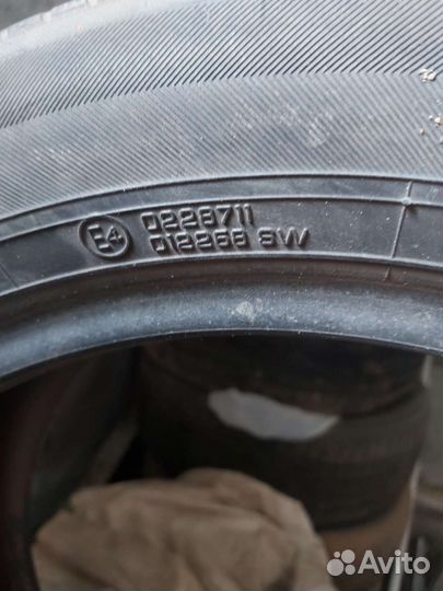 Yokohama Advan dB V551 215/55 R17