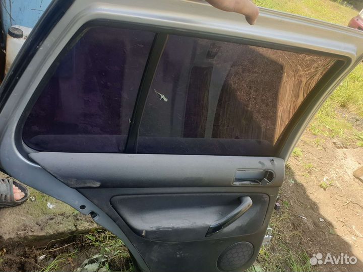 Задняч левая дверь. WV golf4