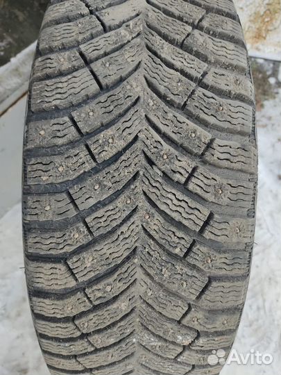 Michelin X-Ice North 4 215/55 R17 98T