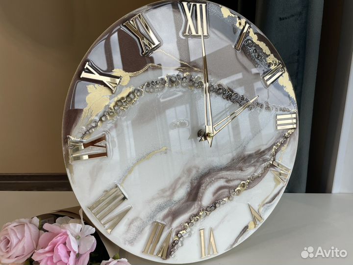 Часы в в ассортименте из эпоксидной смолы в наличи