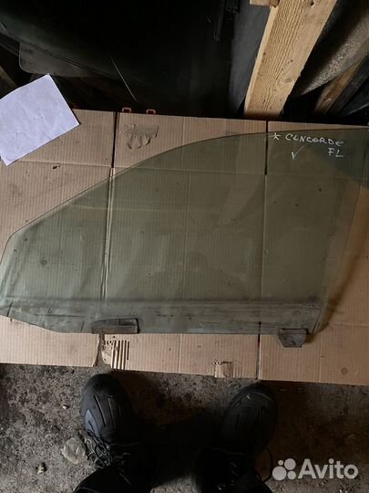 Стекло переднее левое Chrysler Concorde 1