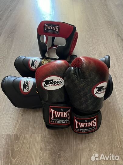Боксерские перчатки 10 oz