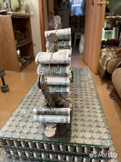 Корабль из монет