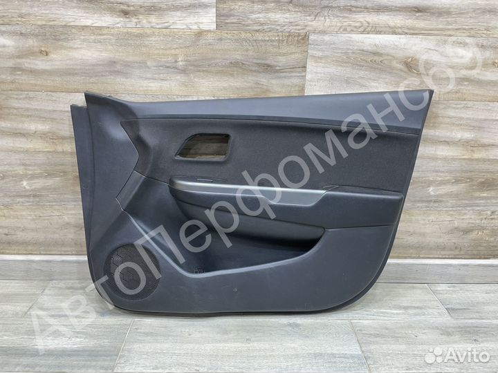 Обшивка двери передняя задняя правая Kia Rio 3