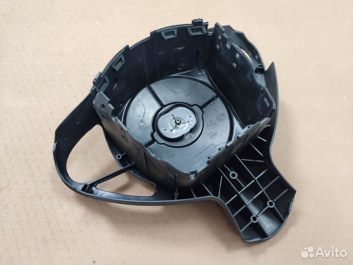 Заглушка руля Nissan Juke