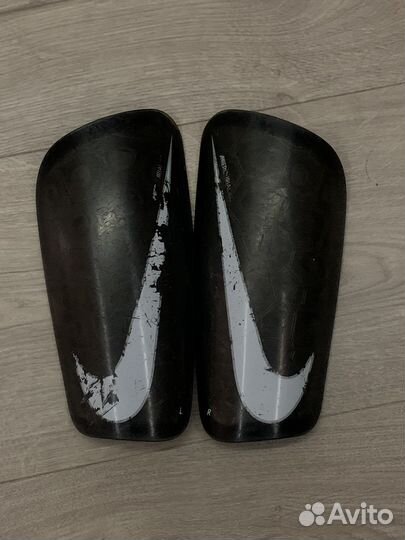 Футбольные щитки