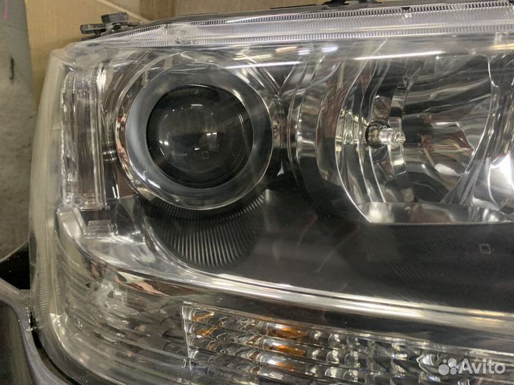 Фара suzuki grand vitara правая