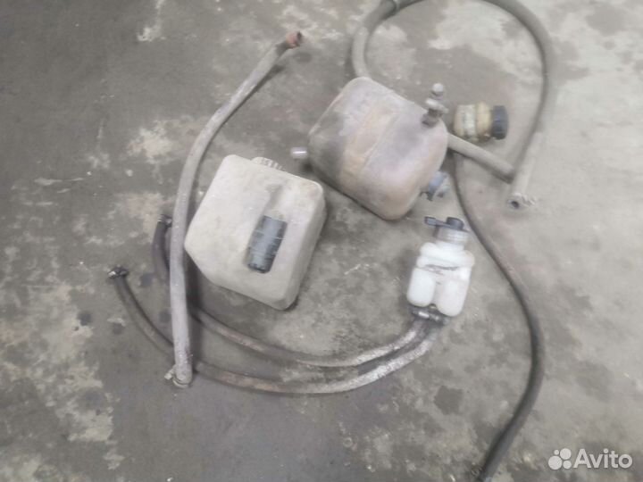 Бачки разные для нивы 2121