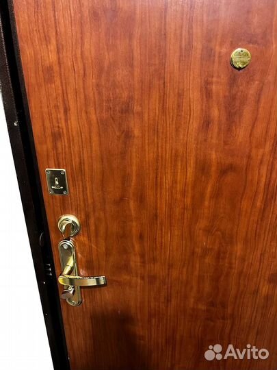 Металлическая входная дверь