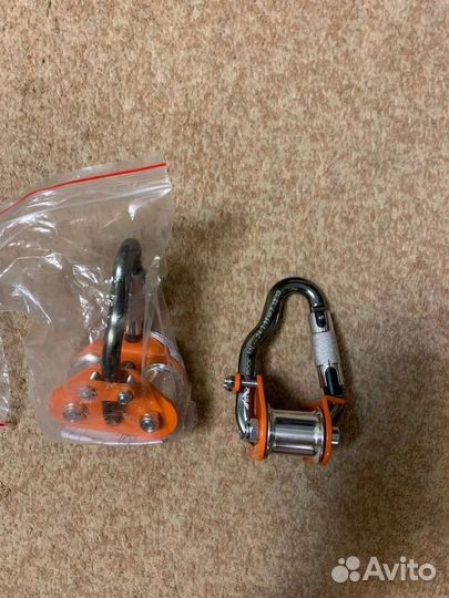 Горное снаряжение. Восьмерка. Карабин. Ролики