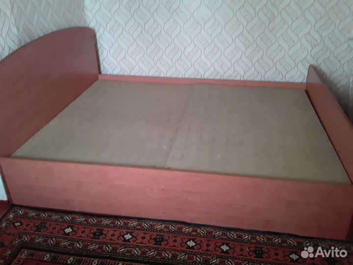 Кровать