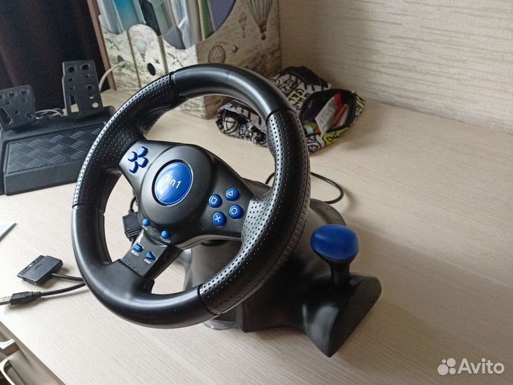 Игровой руль с педалями