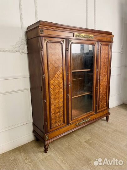 Антикварная библиотека (книжный шкаф)