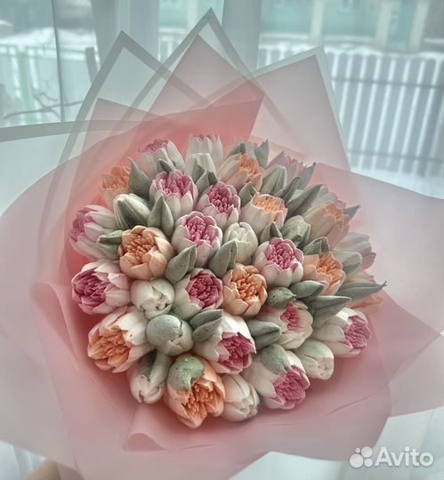 Букет тюльпанов на 8 марта,сладкий подарок,цветы