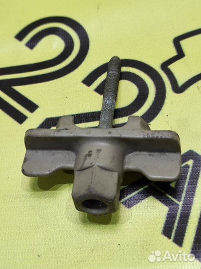 Болт крепления запаски Hyundai Solaris DRS4D261B