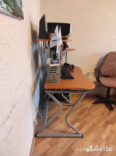 Компьютерный стол