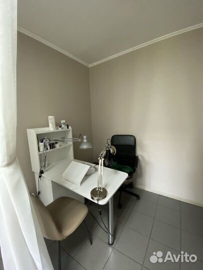 Рабочее место в аренду мастеру маникюра