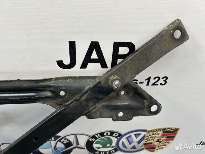 Распорка подрамника Audi A4 B8 1.8 cabb 2008