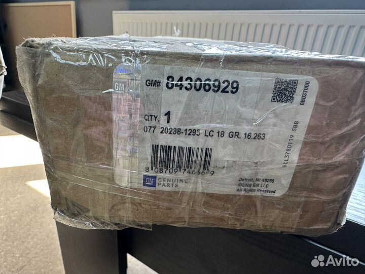 Амортизатор двери багажника cadillac, tahoe