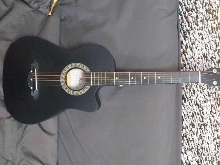 Акустическая гитара