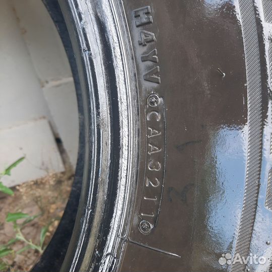 Bridgestone Blizzak LM-80 215/70 R16 100T