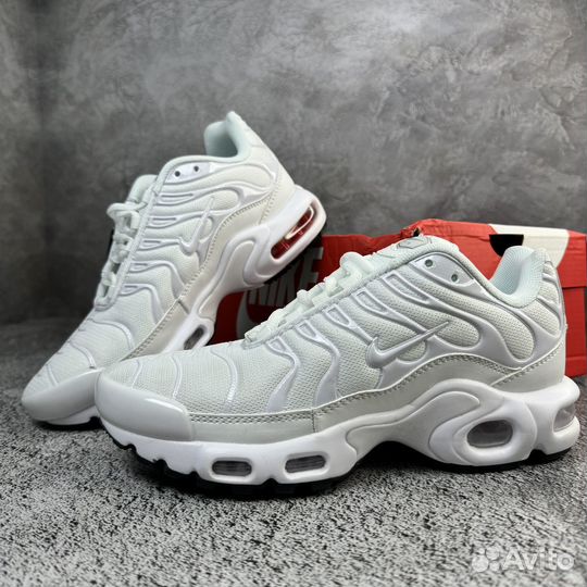 Кроссовки nike air max tn plus белые