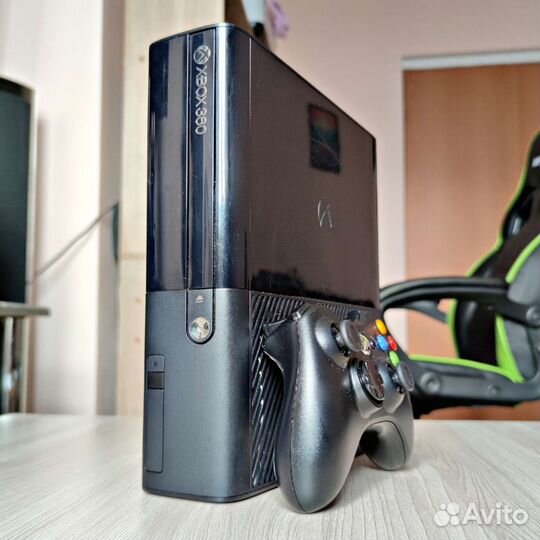 Xbox 360 E 250GB - 39 игр