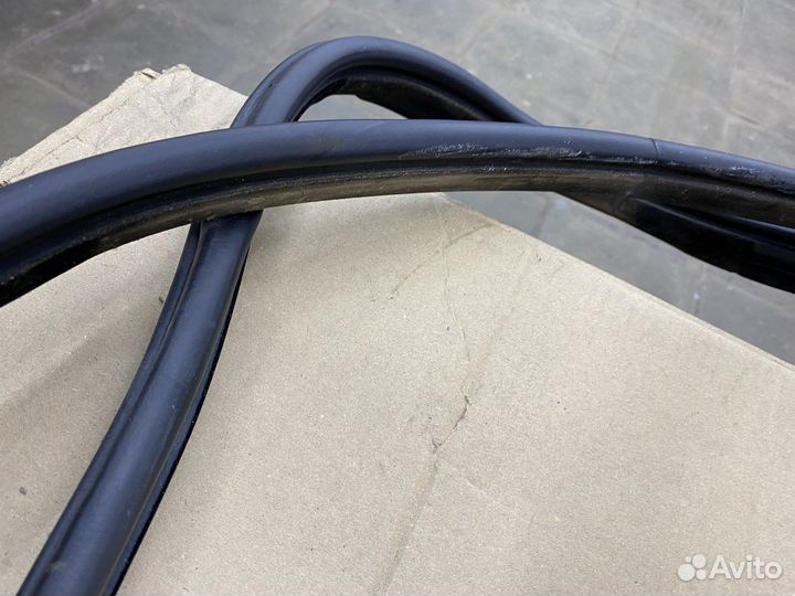 Land Rover Discovery 4 уплотнение дверного проема