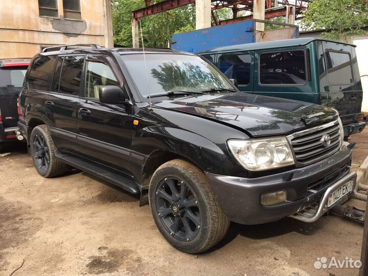 В разборе ленд крузер Toyota Land Cruiser 100 2001