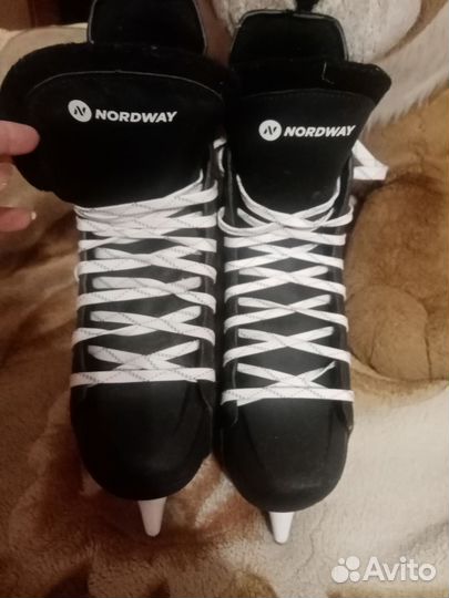 Коньки хоккейные 39 размер